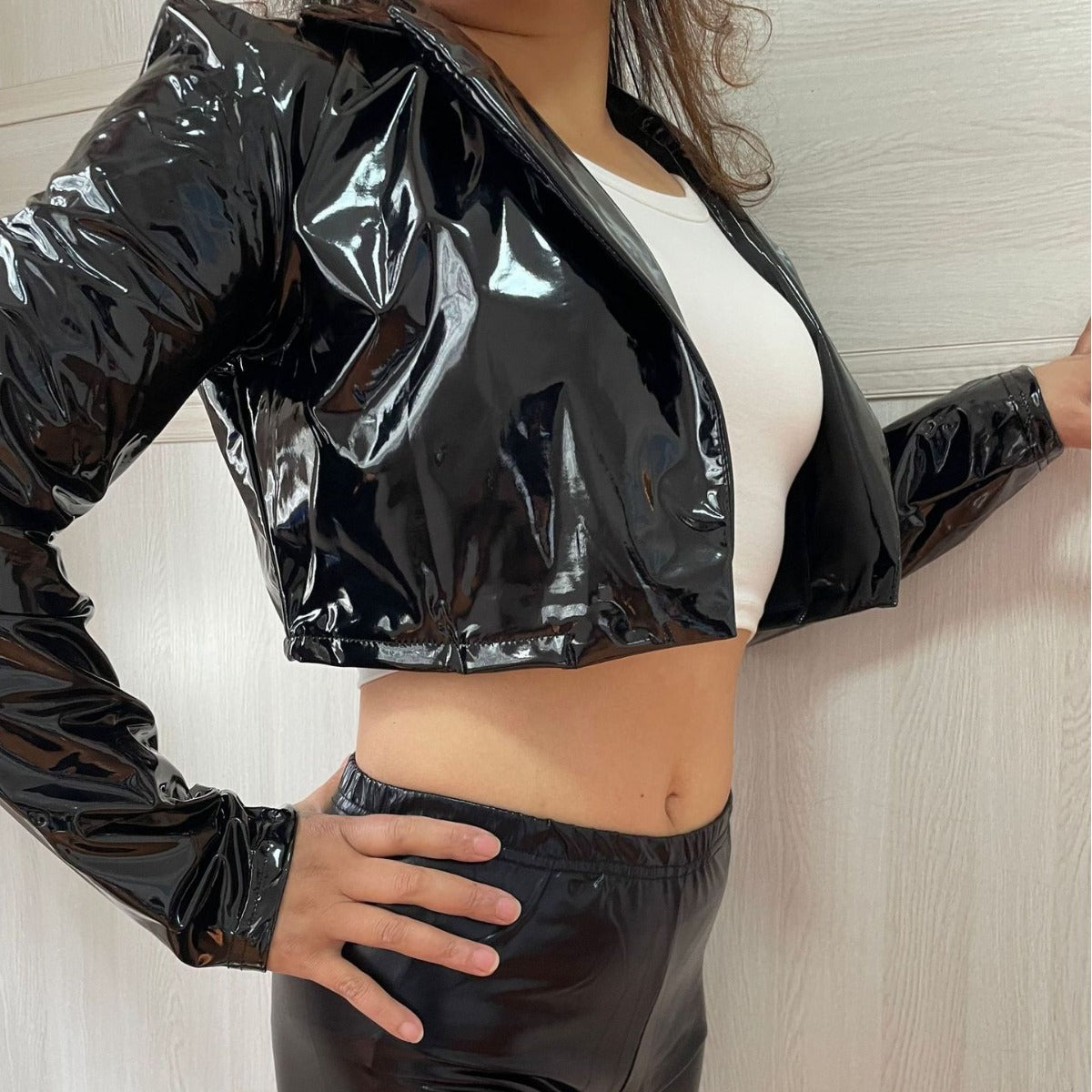 Veste courte coupe mi-haute.