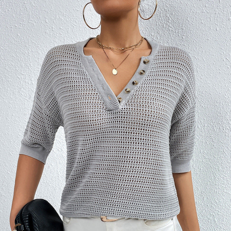 Tricot  ajourée en coton à col en V .