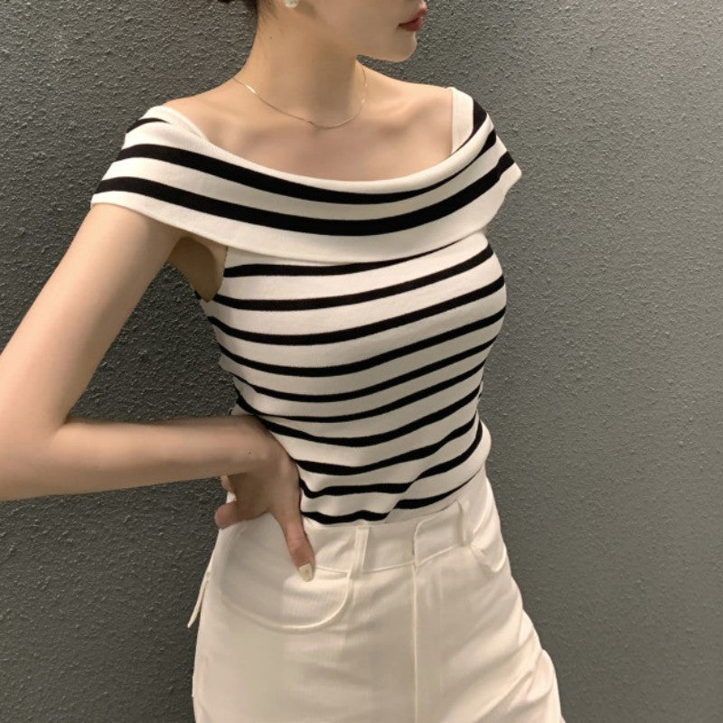 Haut pull rayé à manches courtes pour femme.