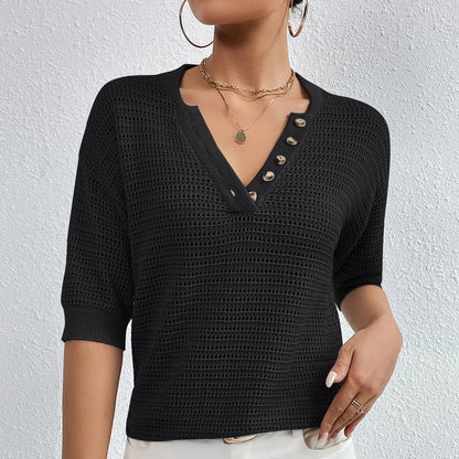 Tricot  ajourée en coton à col en V .
